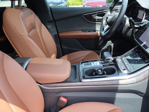 Used 2019 Audi Q8 Premium Plus AWD/4WD image 15