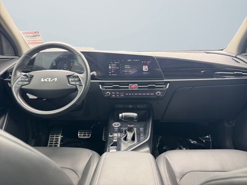 Used 2025 Kia Niro EX Touring FWD image 10