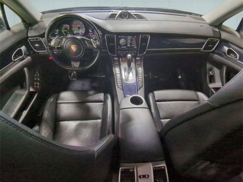 Used 2014 Porsche Panamera S image 19