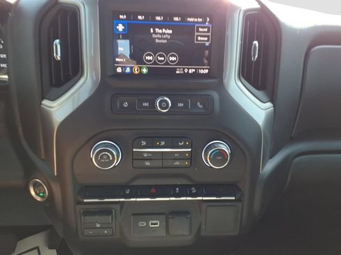 Used 2025 Chevrolet Silverado 2500 Custom w/ Z71 Off-Road Package AWD/4WD image 23