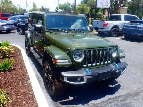 Used 2022 Jeep Wrangler Unlimited Sahara w/ Cold Weather Group AWD/4WD image 3