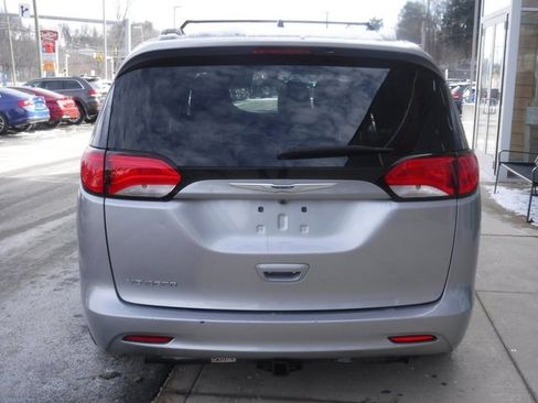 Certified 2020 Chrysler Voyager L image 11