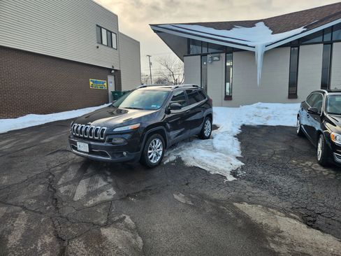 Used 2016 Jeep Cherokee Limited image 3