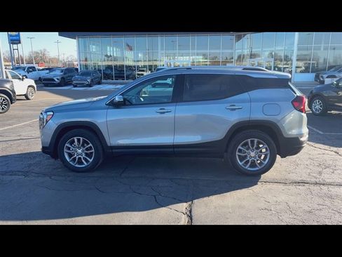 Used 2023 GMC Terrain SLT w/ Tech Package image 5