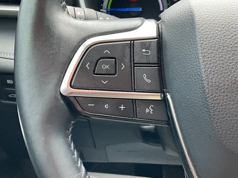 Used 2021 Toyota Highlander XLE AWD/4WD image 16