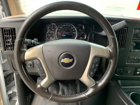 Used 2018 Chevrolet Express 3500 w/ Driver Convenience Package RWD image 11