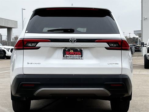 Used 2024 Toyota Grand Highlander AWD Hybrid image 5