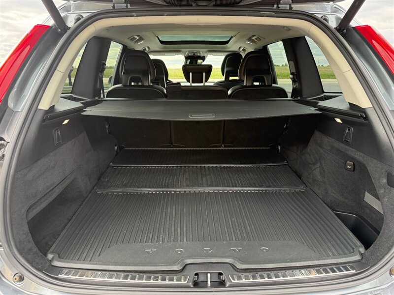 Used 2017 Volvo XC90 T5 Momentum w/ Vision Package FWD image 15