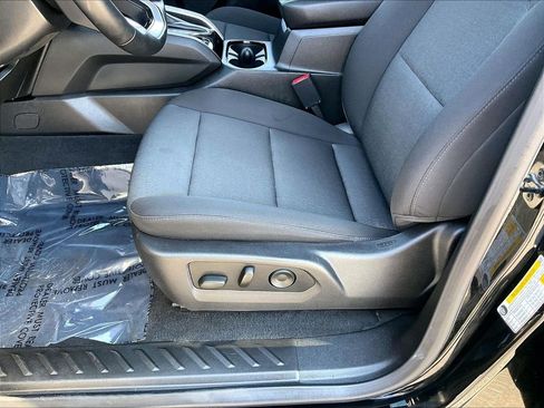 Used 2025 Chevrolet Colorado W/T w/ WT Custom Package AWD/4WD image 32