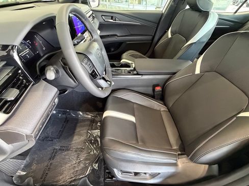 Used 2026 Toyota Camry Hybrid FWD image 16