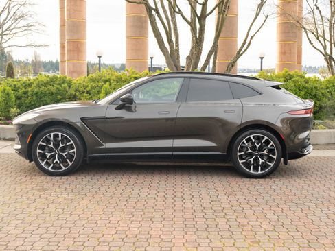 Used 2021 Aston Martin DBX image 57