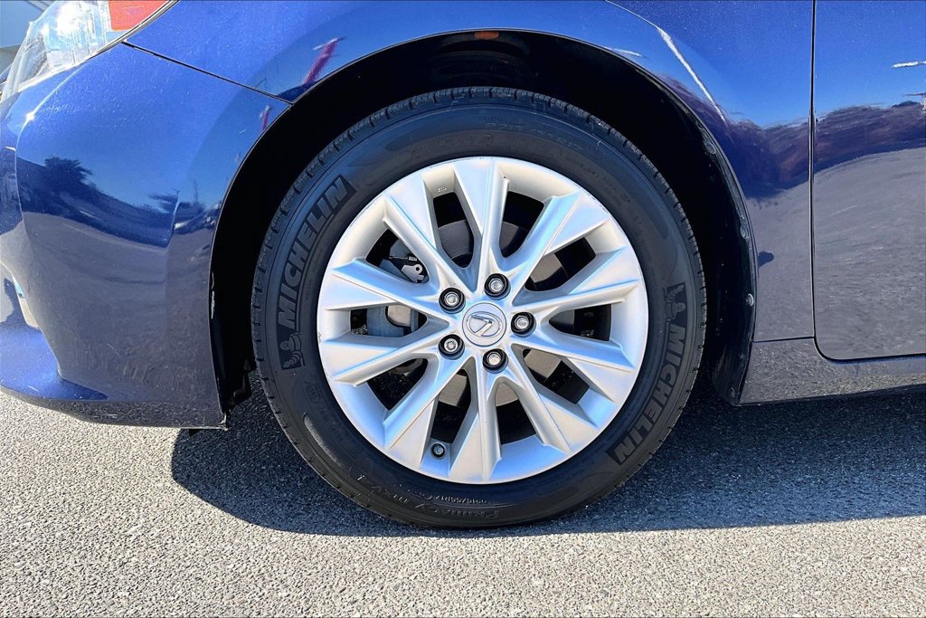 Used 2015 Lexus ES 300h w/ Navigation System Package FWD image 34