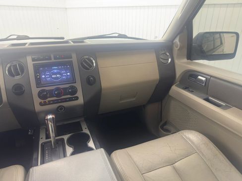 Used 2011 Ford Expedition XLT image 15