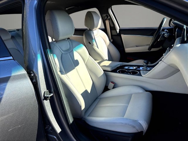 Used 2025 Genesis G70 2.5T RWD image 30