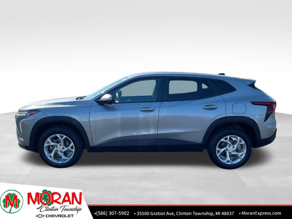 Used 2025 Chevrolet Trax LS w/ LS Convenience Package FWD image 3