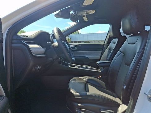 Used 2024 Jeep Compass Latitude AWD/4WD image 14