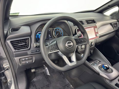 Used 2025 Nissan Leaf S image 12