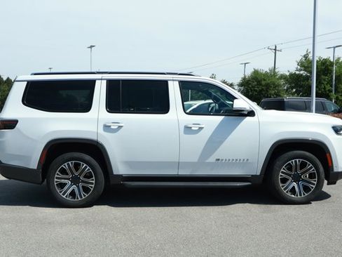 Used 2022 Jeep Wagoneer Series III image 3