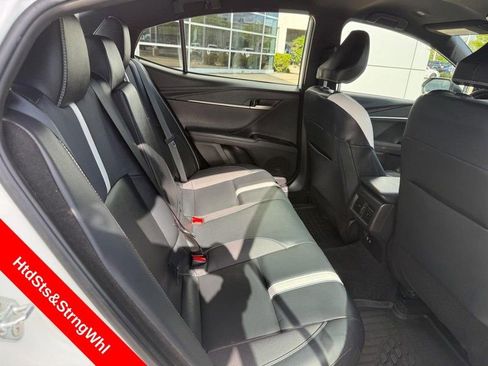 Used 2025 Toyota Camry SE w/ Convenience Package FWD image 12