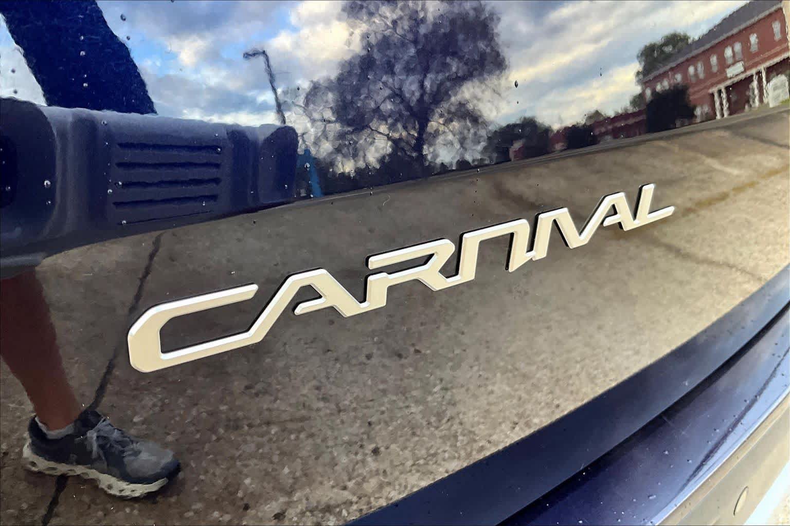 Used 2024 Kia Carnival LX FWD image 30
