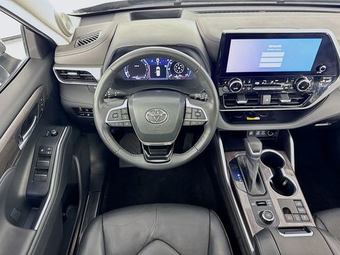 Used 2023 Toyota Highlander Platinum image 23