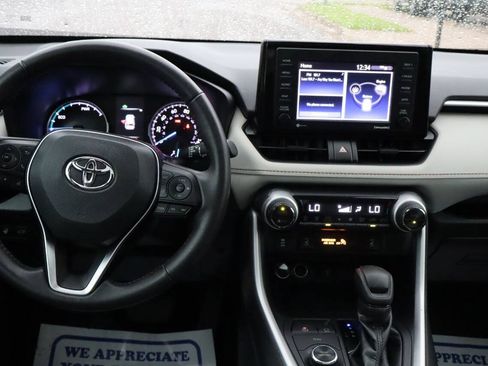 Used 2021 Toyota RAV4 XLE w/ Convenience Package AWD/4WD image 17