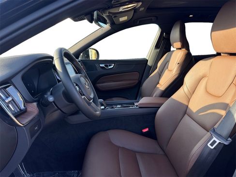 Certified 2025 Volvo XC60 B5 Plus image 9