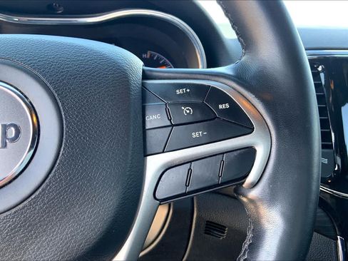 Used 2022 Jeep Grand Cherokee Laredo X RWD image 25