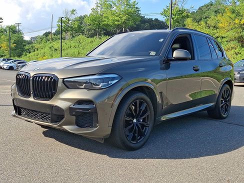 Used 2022 BMW X5 xDrive40i w/ M Sport Package AWD/4WD image 3