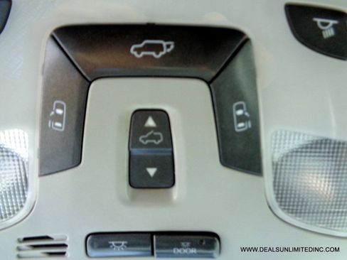 Used 2013 Toyota Sienna SE FWD image 15