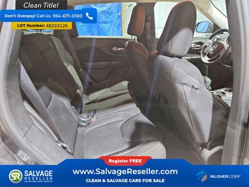 Used 2016 Jeep Cherokee Latitude w/ Cold Weather Group AWD/4WD image 15