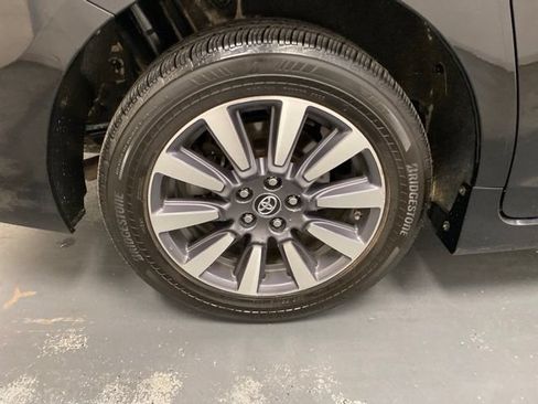 Used 2020 Toyota Sienna XLE w/ XLE Navigation Package AWD/4WD image 29