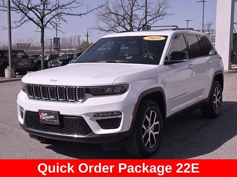 Used 2025 Jeep Grand Cherokee Limited w/ Luxury Tech Group II image 4
