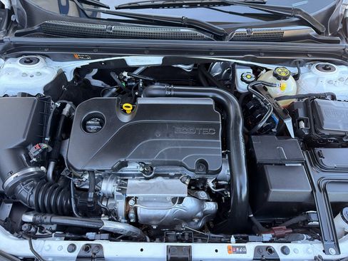 Used 2021 Chevrolet Malibu LT FWD image 16