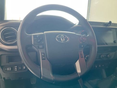 Certified 2019 Toyota Tacoma TRD Off-Road w/ TRD Premium Off Road Package AWD/4WD image 14