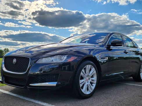 Used 2016 Jaguar XF Premium RWD image 1