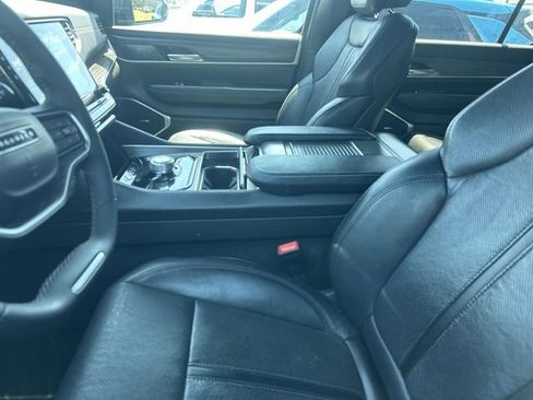 Used 2024 Jeep Wagoneer L Series II RWD image 16