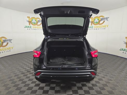 Certified 2025 Chevrolet Trax RS w/ Sunroof Package FWD image 32