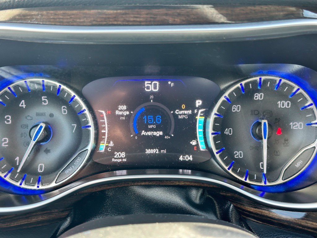 Used 2024 Chrysler Pacifica Limited FWD image 29