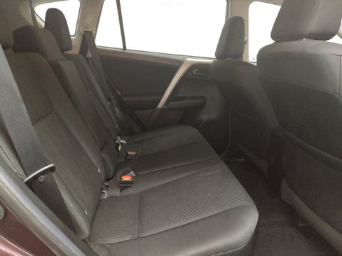 Used 2018 Toyota RAV4 LE image 19