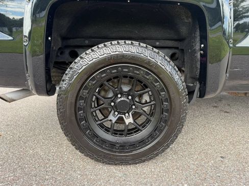 Used 2017 Chevrolet Silverado 1500 LT w/ Midnight Edition AWD/4WD image 26