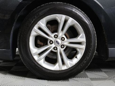 Used 2015 Ford Taurus SEL image 9