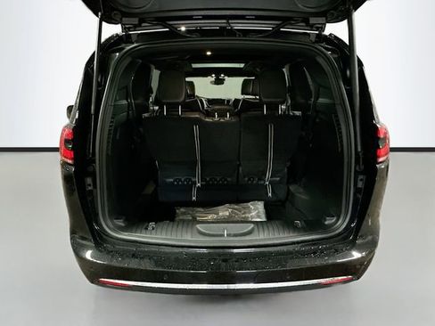 New 2026 Chrysler Pacifica Limited AWD/4WD image 29