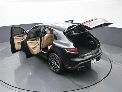 Certified 2025 Porsche Macan AWD/4WD image 29