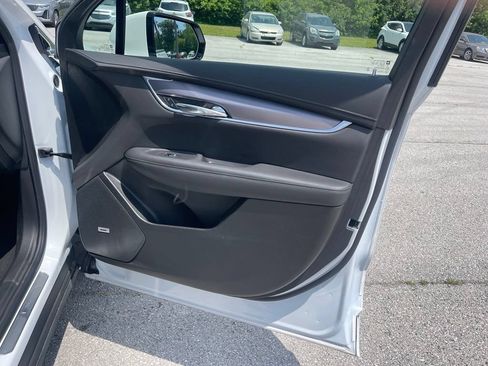 Certified 2025 Cadillac XT6 Luxury FWD image 19