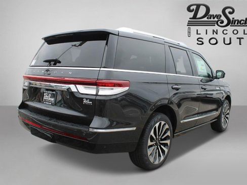 Used 2023 Lincoln Navigator Reserve image 5