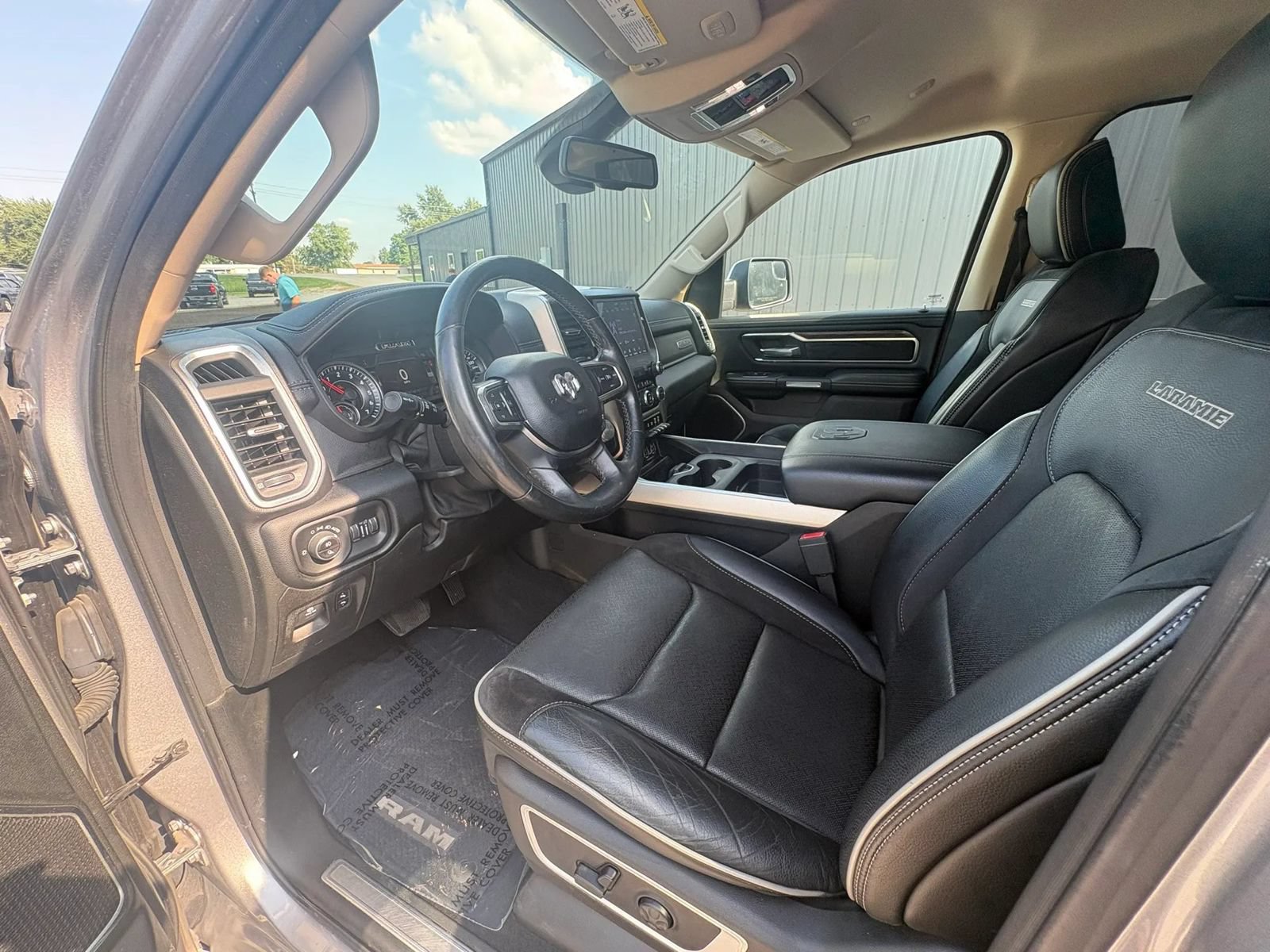 Used 2019 RAM 1500 Laramie AWD/4WD image 10