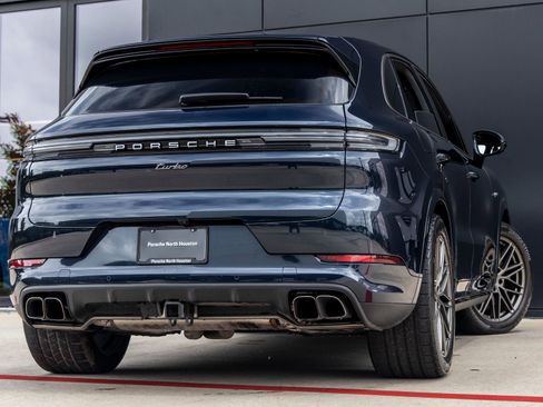 Certified 2025 Porsche Cayenne Turbo AWD/4WD image 11