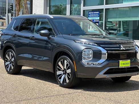 New 2025 Mitsubishi Outlander SEL image 2