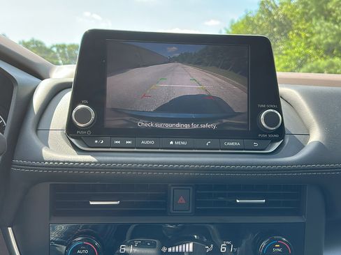 Certified 2023 Nissan Rogue SV image 18